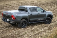 Крышка багажного отсека Toyota Hilux 2015+, система крепления TANGO, черный текстурированный пластик/ или под покраску 